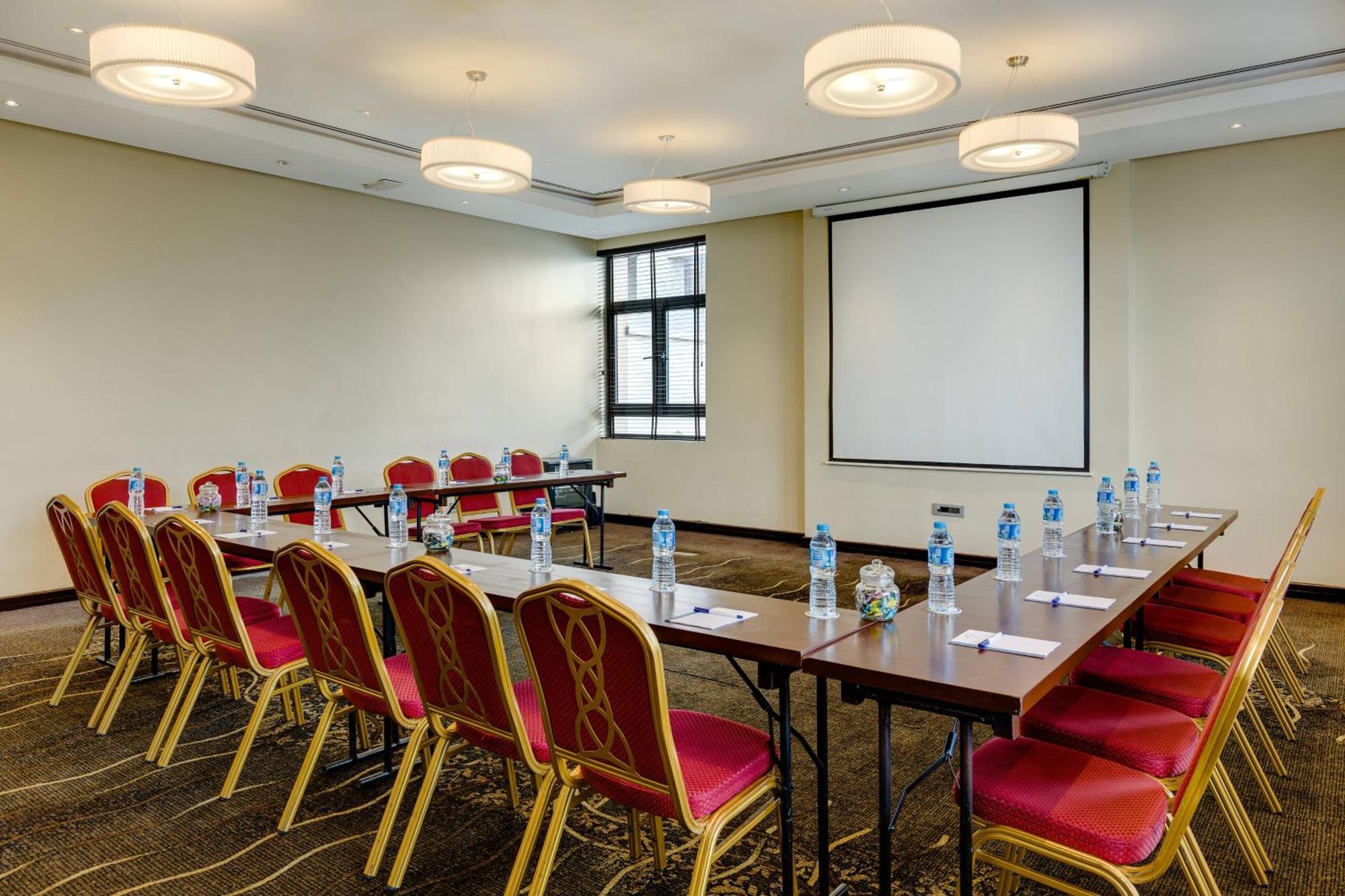 Protea Hotel By Marriott Ikeja Select Lagos Exterior foto